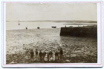null Photographe non identifié. Paimpol, port de relâche, vers 1880. Tirage albuminé...