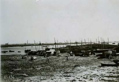 null Agence ROL. Saint Guénolé, le port, vers 1910. Tirage argentique d'époque, 11,3...