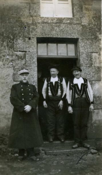 null Photographe non identifié. Le préfet du Morbihan, Monsieur Guillemaut, 1917...