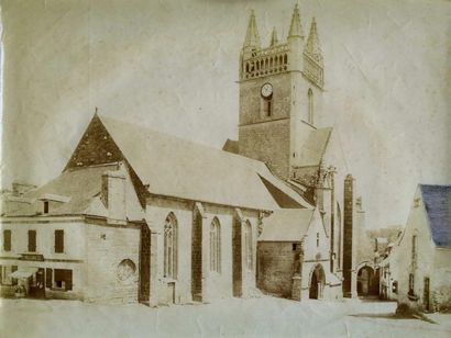 null Photographe non identifié. Eglise de Quimperlé, vers 1880. Tirage albuminé d'époque,...