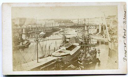 null Brest, le port, vers 1880. Tirage albuminé d'époque 5,5 x 8,9 cm collé sur carton....