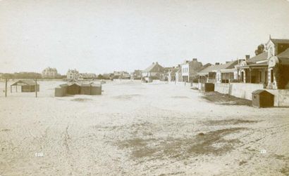 null NEURDEIN. Le Pouliguen, la plage, vers 1890. Tirage albuminé d'époque 9 x 14,9...