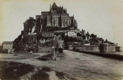 null NEURDEIN. Mont-Saint-Michel, trois (3) photographies vers 1880. Tirages albuminés...