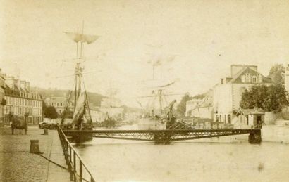 null Morlaix, le port et le pont tournant, vers 1880. Tirage albuminé d'époque 9,6...