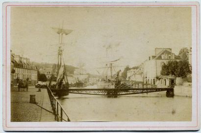 null Morlaix, le port et le pont tournant, vers 1880. Tirage albuminé d'époque 9,6...