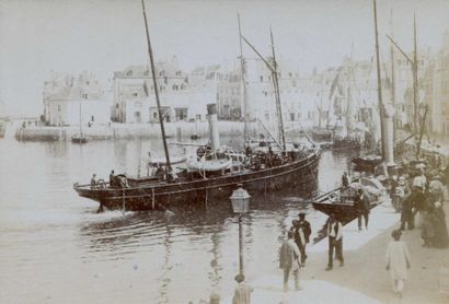 null Photographe non identifié. Belle-Ile-en-Mer, six (6) photographies vers 1880-1890....