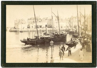 null Photographe non identifié. Belle-Ile-en-Mer, six (6) photographies vers 1880-1890....