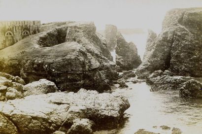 null Photographe non identifié. Belle-Ile-en-Mer, six (6) photographies vers 1880-1890....