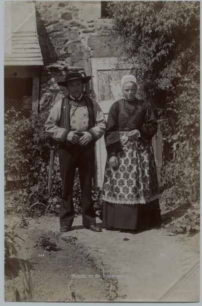 null NEURDEIN. Douarnenez, couple de bretons, vers 1880. Tirage albuminé, 18,4 x...