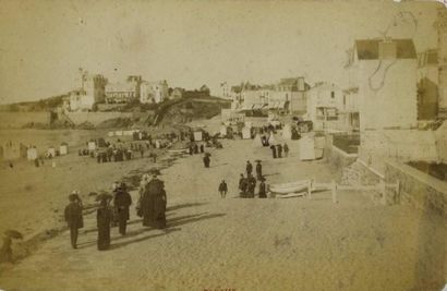 null NEURDEIN. Paramé, la plage, vers 1880. Tirage albuminé d'époque, 9,5 x 14,9...