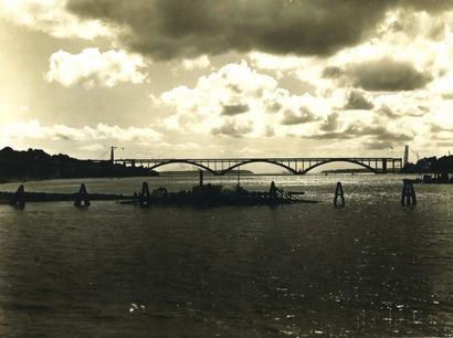 null H. CHALOIS. Plougastel, le pont Albert-Louppe, vers 1930. Tirage argentique...
