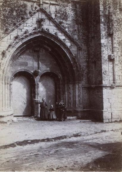 null Photographe non identifié. Saint Guénolé, chapelle, vers 1890. Tirage albuminé...