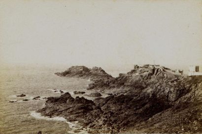 null Photographe non identifié. Saint Lunaire, vers 1890. Tirage albuminé d'époque...