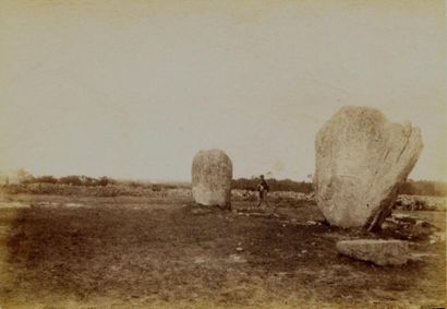 null Photographe non identifié. Carnac, les alignements de mégalithes, vers 1890....