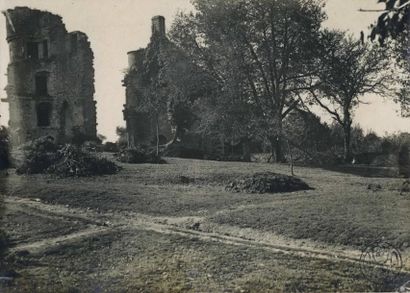 null Photographe non identifié. Ile aux Moines (Morbihan), deux photographies,  1912....