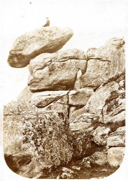 null J.TRESORIER. Deux hommes sur des rochers, environs de Nantes, vers 1880. Tirage...