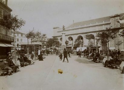 null Photographe non identifié. Lorient, Place Besson, 1903. Tirage argentique d'époque,...
