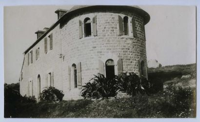 null HARLINGUE. Ile de Bréhat, maison d'Edmond Harancourt, vers 1925. Tirage argentique...