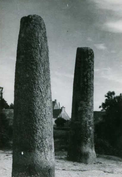 null Jos le DOARE, Saint-Jean-Trolimon, mégalithes, vers 1945. Tirage argentique...
