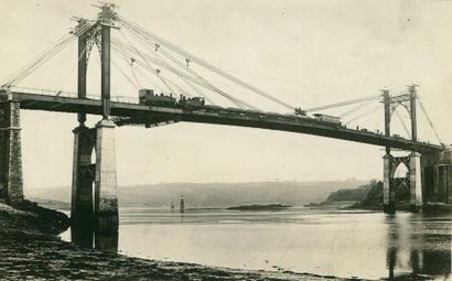 null Photographe non identifié. Lézardrieux, pont suspendu, vers 1925. Tirage argentique...