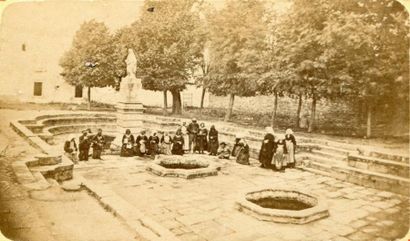 null V.VAGNEUR. Sainte Anne d'Auray, la fontaine, vers 1880. Tirage albuminé 5,5...