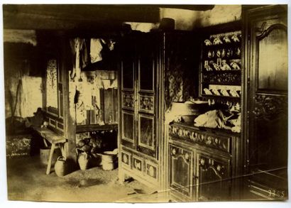 null Photographe non identifié. Un intérieur breton, vers 1870. Tirage albuminé d'époque,...