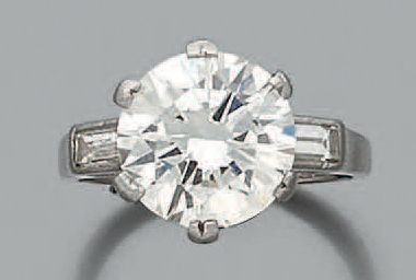null Bague solitaire en platine (950 millièmes) serti d'un diamant taille brillant...