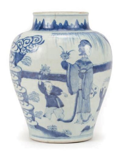 CHINE - PÉRIODE TRANSITION, XVIIE SIÈCLE Potiche en porcelaine décorée en bleu sous...