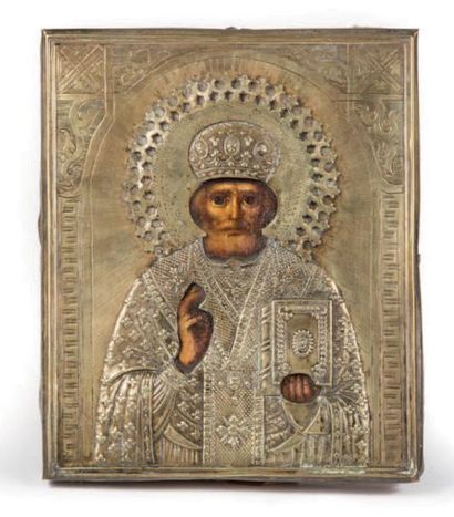 null Saint Nicolas le thaumaturge en buste bénissant
Riza en métal.
Russie XIXe siècle.
13...