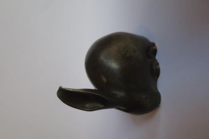 Édouard-Marcel SANDOZ (1881-1971) Lapin, une oreille dressée
Épreuve en bronze brune.
Signée...