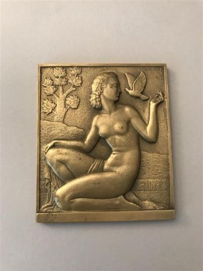 null GILBERT. L. (1904/1988)
Baigneuse à la colombes
Plaque bas relief en bronze...
