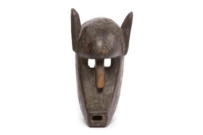 null Bambara Mali							
Masque de la hyène Sukuru
Bois à patine d'usage
H : 27,5...