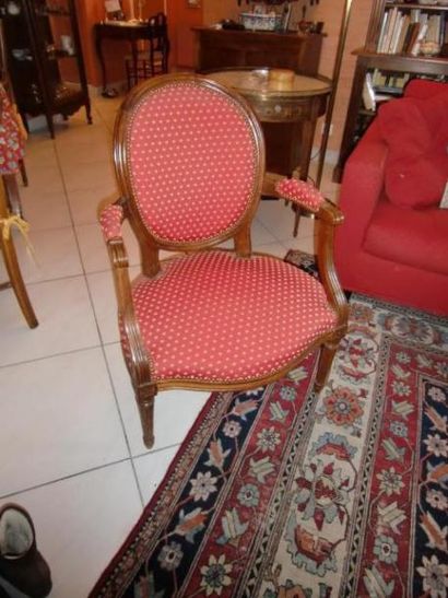 null NON GOERG Deux fauteuils médaillon 
Louis XVI
