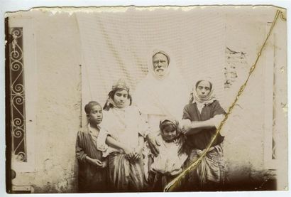 null Photographe non identifié. Maroc, Tétouan, vers 1880. Tirage albuminé d'époque,...