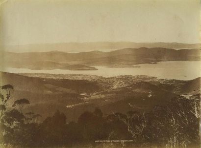 null John Watt BEATTIES (1859-1930). Australie, six photographies vers 1880. Tirages...