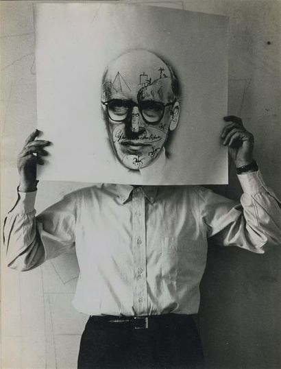 null Franco CIANETTI (1932-2013). Saul Steinberg caché derrière son autoportrait,...