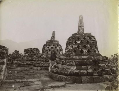 null Kassian CEPHAS (1845-1912) et autres. Java, quatorze photographies (14) vers...