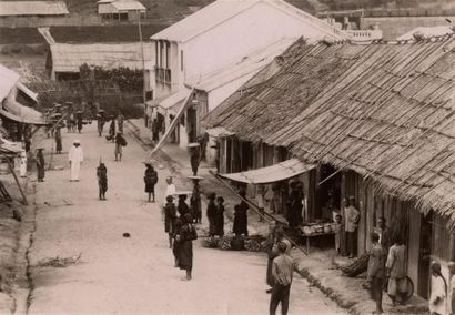 null Photographe non identifié. Indochine, dix-sept photographies (17) vers 1880-1890....