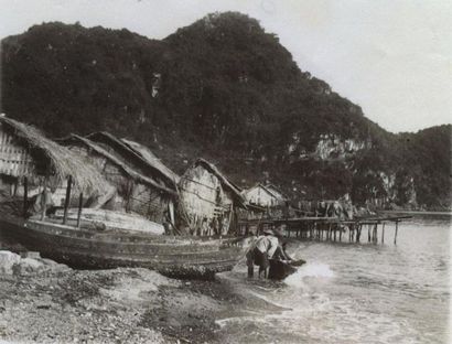 null Photographe non identifié. Indochine, dix-sept photographies (17) vers 1880-1890....