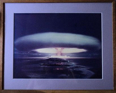 null Photographe non identifié. Explosion atomique, Mururoa, 1971. Tirage argentique...