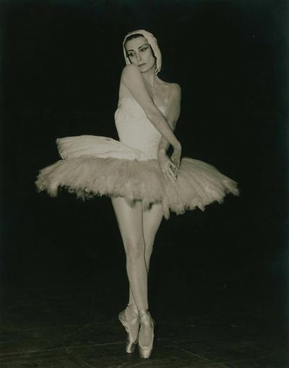 null Emile MARCOVITCH (1894-1981). Une danseuse, vers 1935. Tirage argentique d'époque,...