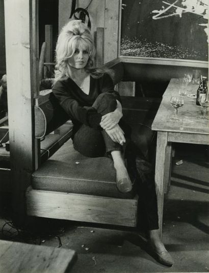 null 
Photographe(s) non identifié(s). Brigitte Bardot, trois portraits vers 1960-1965....
