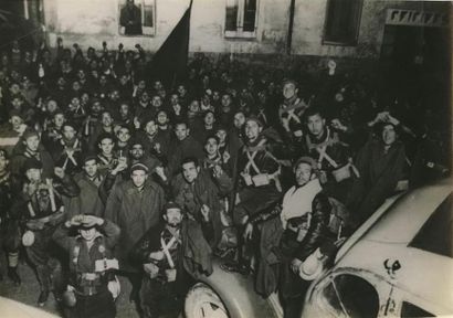 null GUERRE d'ESPAGNE. Dix photographies (10), 1936-1939. Tirages argentiques d'époque,...