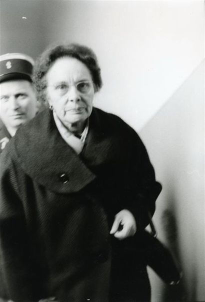 null Marie Besnard, accusée de 11 empoisonnements, lors des procès en 1960 et 1961....