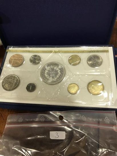 null Lot de pièces en métal et argent comprenant notamment des 10 francs, 5 francs,...