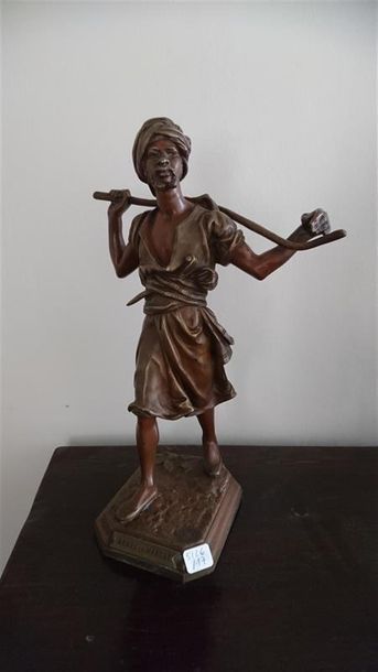 null Emile PINEDO (1840-1916)
Arabe marchant
Bronze
Signée sur la base
H : 33 cm