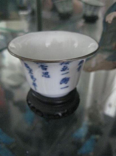 null Ensemble de coupelles et de bols en porcelaine bleu/blanc
Vietnam XIXème si...