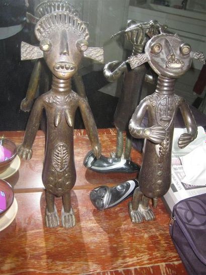 null Deux sculptures en bronze à patine noire représentant deux personnages