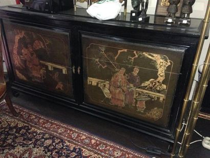 null Meuble buffet de style asiatique moderne ouvrant par deux portes à décor de...