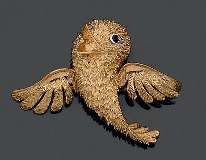 RENE KERN BROCHE «oiseau ébouriffé dans son envol» en or jaune (750 millièmes) sculpté...